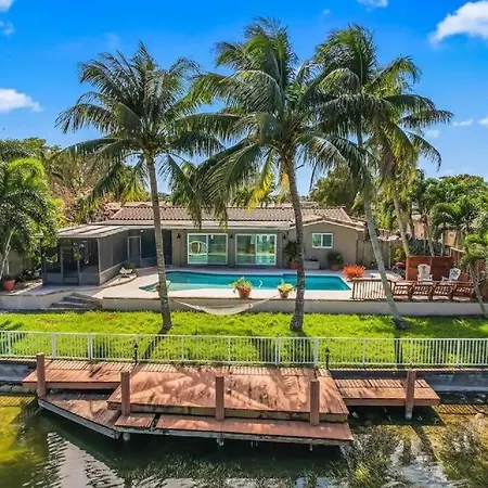 Modern, 4B&3B With Pool And Lake